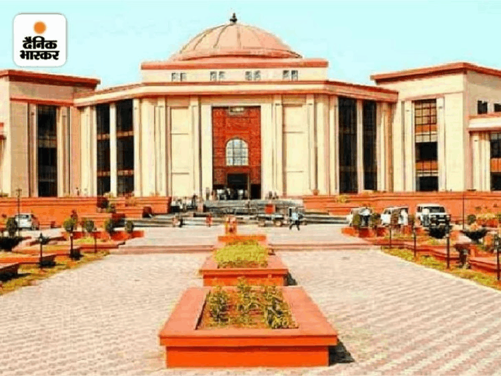 CGPSC मेंस रिजल्ट को चुनौती देने वाली याचिकाएं खारिज:याचिकाकर्ता मूल्यांकन में गड़बड़ी साबित नहीं कर पाए, हाईकोर्ट बोला- दोबारा जांच का नियम नहीं