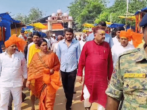 ​’कुएं के पानी से दूर होता है सर्पदंश का असर’:राजा कुआं संत आश्रम पहुंचे न्यास बोर्ड अध्यक्ष रणवीर नंदन; पूजा-अर्चना कर लिया आशीर्वाद