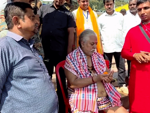 बिहार विधानसभा अध्यक्ष ने सीताकुंड में लगाई आस्था की डुबकी:माता-पिता और पूर्वजों का किया पिंडदान; अब तक गयाजी 28 लाख श्रद्धालु पहुंचे