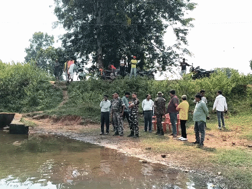 लातेहार में पत्नी के सामने व्यक्ति डैम में डूबा:बालूमाथ के जोगियाडीह डैम में गहरे पानी में जाने से हुआ हादसा, तलाश जारी