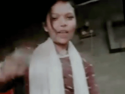 बेगूसराय- अस्पताल से सीधे जेल पहुंची रील गर्ल करिश्मा:दूसरी जाति के लड़के से की लव मैरिज, दबंगई दिखाने के लिए पति संग हथियार लेकर बनाती थी वीडियो