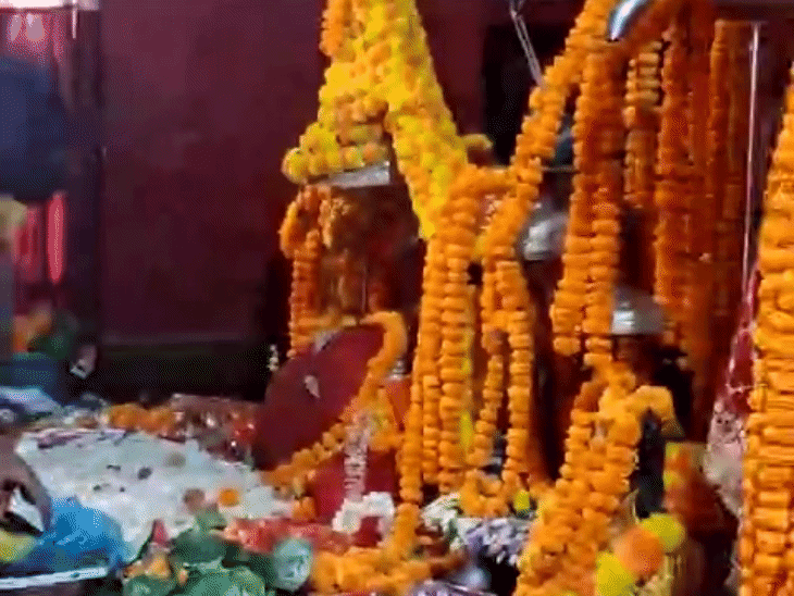 राजा जनक की कुलदेवी, चंड-मुंड का वध करने वाली चामुंडा:मुजफ्फरपुर के कटरा में पिंडी रूप में विराजमान हैं भगवती; दूर-दूर से पहुंचते श्रद्धालु