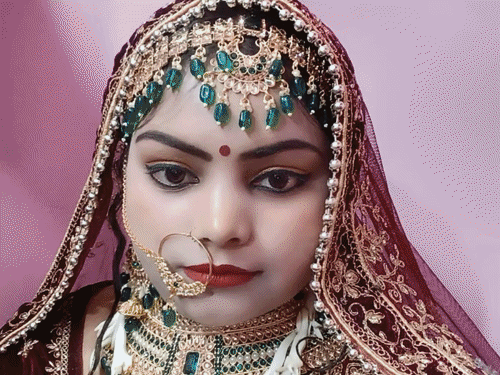 भोजपुर में पंखे से लटका मिला नवविवाहिता का शव:शादी के बाद से ससुराल वाले प्रताड़ित करते थे, बेटी ने पिता से बताई थी आपबीती, कमरे में मिला शव, जांच में जुटी पुलिस