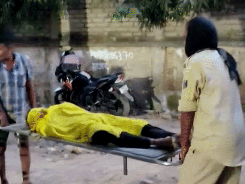 भोजपुर में पीट-पीटकर किशोर की हत्या:पिता ने गांव के 2 लोगों पर लगाया आरोप, ATM से पैसे निकालकर घर लौट रहा था