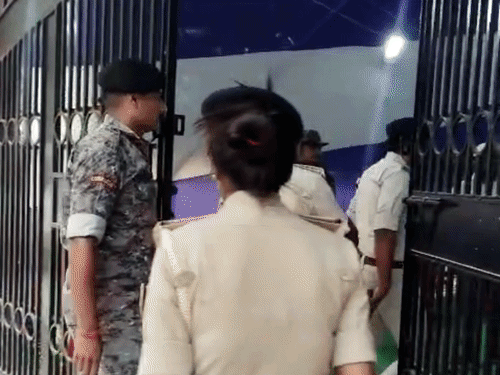 दरभंगा स्नातक- बीजेपी के सर्वेश कुमार आगे, काउंटिंग जारी:दूसरी वरीयता के मतों से तय होगा परिणाम; आरजेडी ने गड़बड़ी के आरोप लगाए