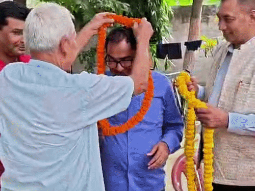 ‘कार्यालयों में अब नहीं होगा शिक्षकों का शोषण’:नवनिर्वाचित MLC सुरेश राय बोले- मेरा सरकारी आवास बनेगा शिक्षक सेवा केंद्र