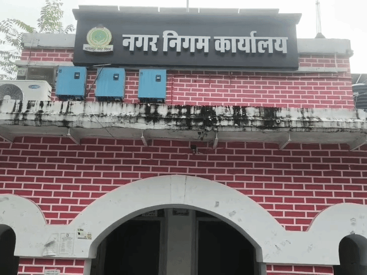 भागलपुर- अधिकारों पर बहस के बैठक से निकले मेयर-डिप्टी मेयर:पार्षदों के मनाने पर लौटे; सफाई, वार्डों की विकास योजनाओं, जनहित के मुद्दों पर हुई चर्चा