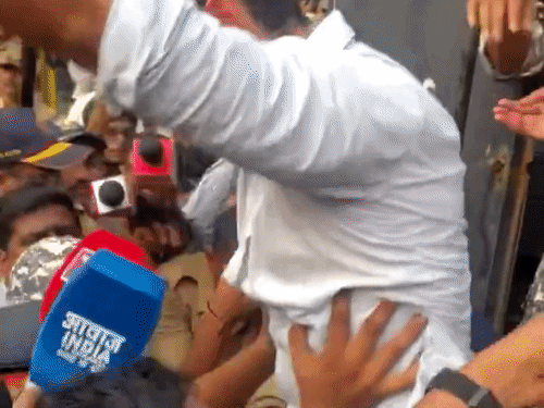 एक्टर इमरान खान को भारत छोड़ने का नोटिस:28 अक्टूबर तक की मोहलत, आरोप- भारतीय नागरिक नहीं; ज्ञानेश कुमार के खिलाफ प्रदर्शन में शामिल हुए