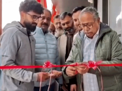 जम्मू-कश्मीर के पुलवामा में RSS का पहला स्थायी कार्यालय खुला:कश्मीर प्रभारी बोले- अब बच्चे पत्थर नहीं, किताबें उठाना चाहते हैं