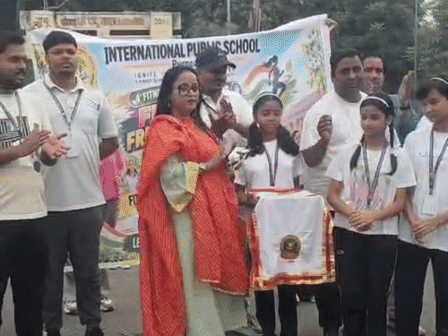 पूर्णिया में 200 छात्राओं ने लगाई दौड़:फिट इंडिया फ्रीडम रन के तहत मैराथन का आयोजन; शहर में 31 अक्टूबर तक चलेगा अभियान
