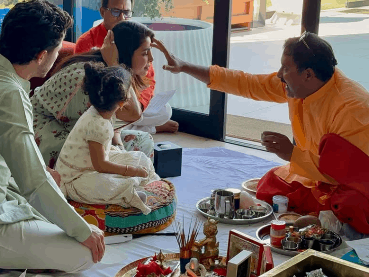 प्रियंका चोपड़ा ने परिवार संग की नवरात्रि पूजा:निक जोनस ने भी किया हवन; मालती ने पहना ‘जय माता दी’ लिखा स्कार्फ