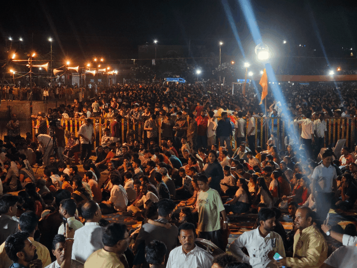 मंदसौर- 80 फीट के रावण का दहन, 2 घंटे आतिशबाजी:कुंभकरण-मेघनाथ के 40-40 फीट के पुतले भी जलाए; नशामुक्त MP का संदेश दिया