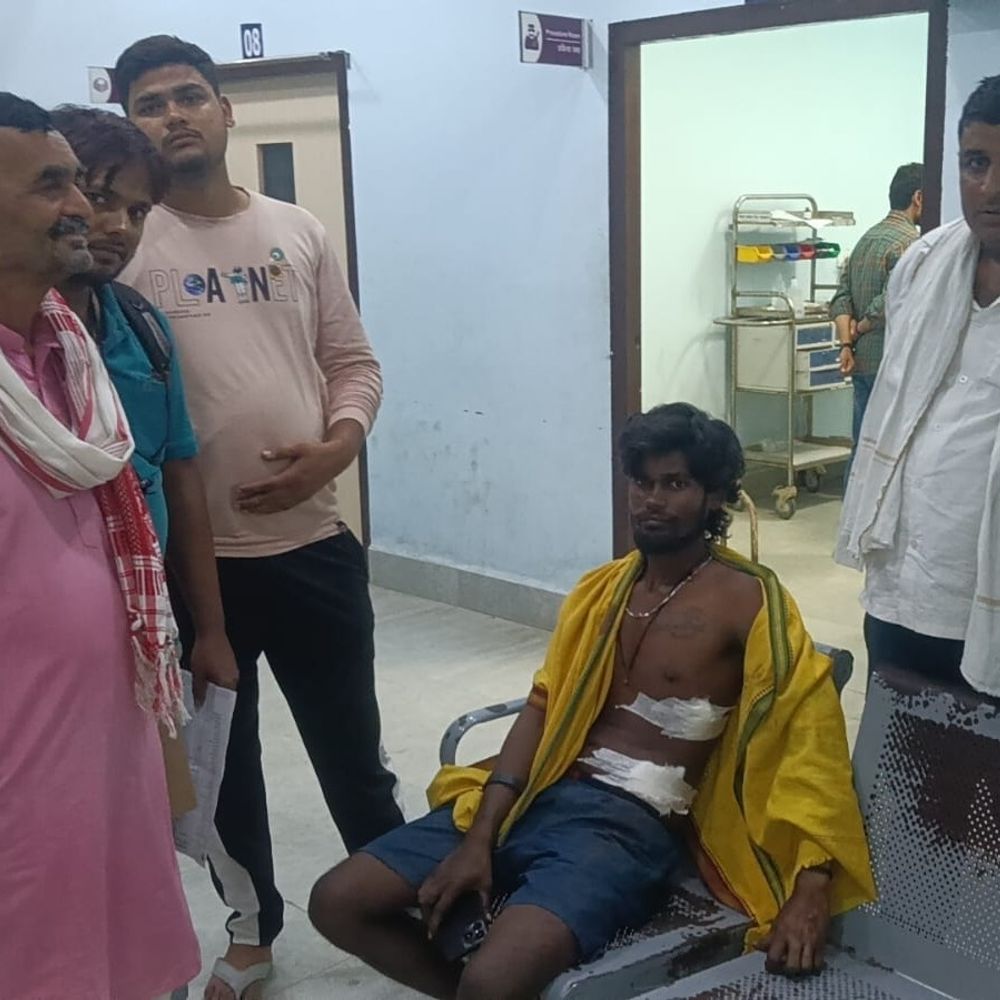गोपालगंज-युवक को घेरकर चाकू से ताबड़तोड़ हमला, हालत नाजुक:भैंसही गांव में हुई वारदात, हमलावर फरार; पुलिस जांच में जुटी