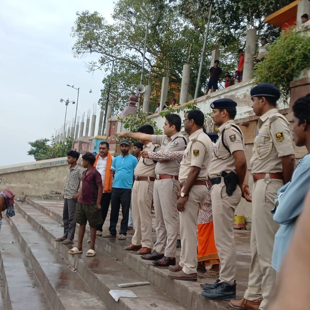 स्थानीय लोगों ने प्रतिबंधित गंगा घाट खोलने की मांग की:कार्तिक महीने में उमानाथ में जुटते हैं श्रद्धालु, एसडीपीओ ने किया निरीक्षण