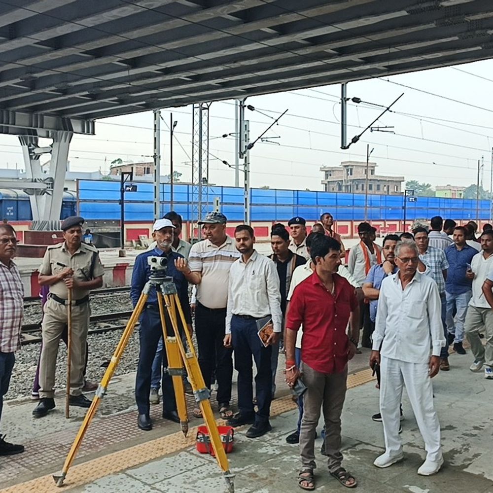पप्पू यादव की शिकायत पर स्टेशन भवन की जांच:टाइल्स, बालू, ईंट और प्लास्टर के सैंपल लिए; चीफ इंजीनियर बोले- गड़बड़ी मिली तो कार्रवाई