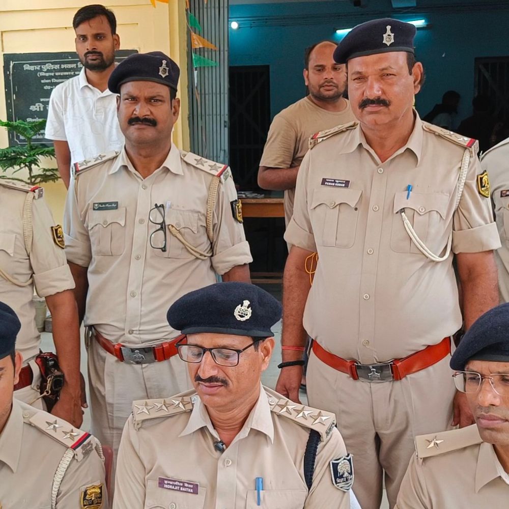 बांका-बांस के पास छिपाकर रखा था कट्टा, जिंदा कारतूस पकड़ा:गुप्त सूचना पर छापेमारी, पुलिस के पहुंचने से पहले भागा आरोपी