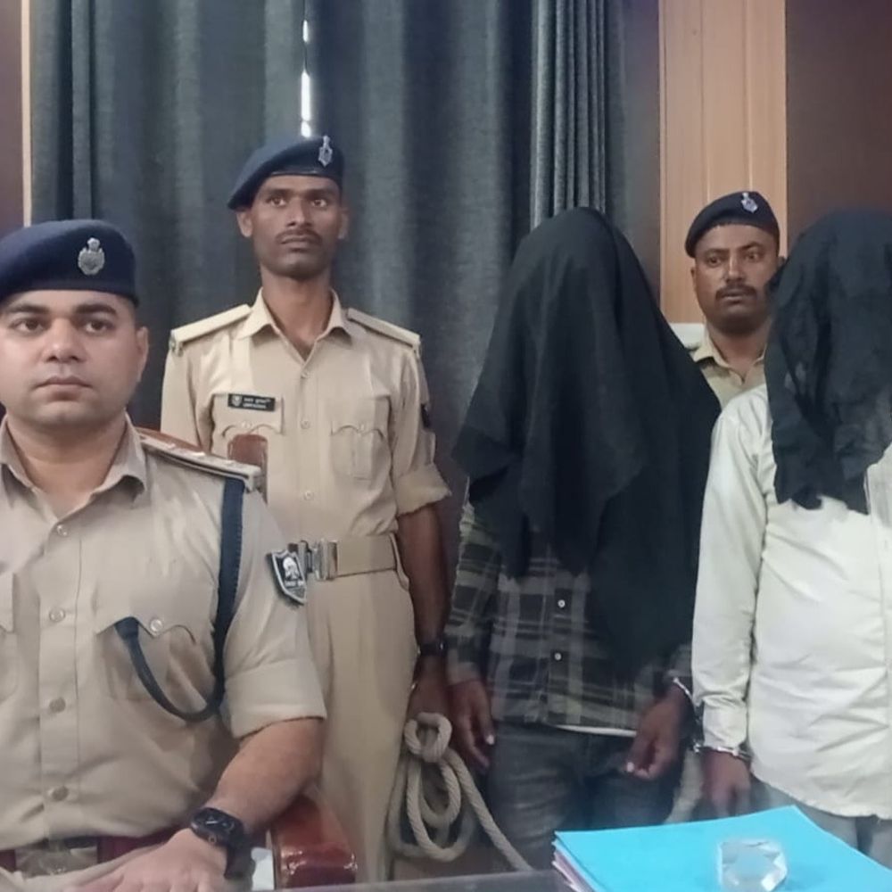 किशनगंज- 55 लाख की MDMA के साथ 2 तस्कर गिरफ्तार:271 ग्राम मादक पदार्थ और 15,600 नेपाली मुद्रा बरामद, नेपाल तक फैले नेटवर्क की जांच जारी