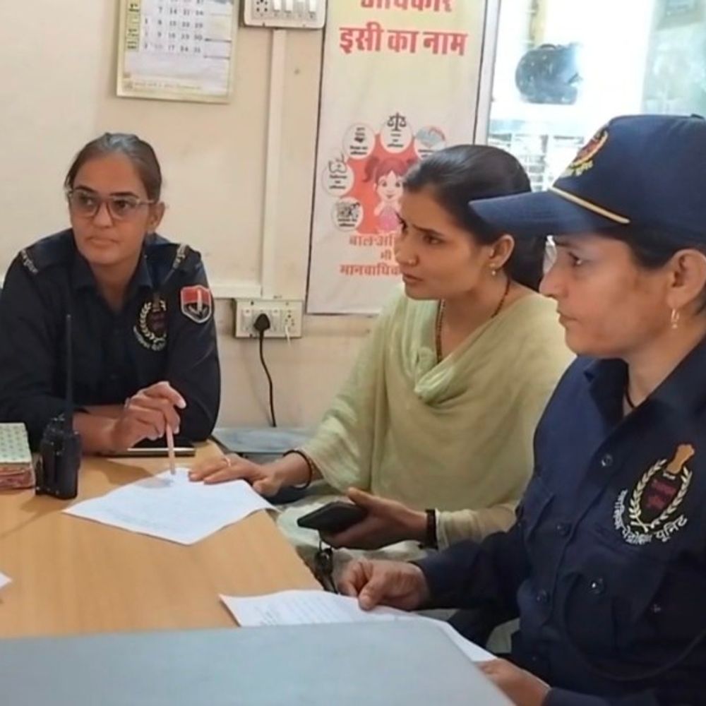 चूरू रेलवे स्टेशन पर मिली 8 साल की बच्ची:कालिका टीम ने रेस्क्यू कर चाइल्ड हेल्प लाइन को सौंपा, सखी सेंटर भेजा