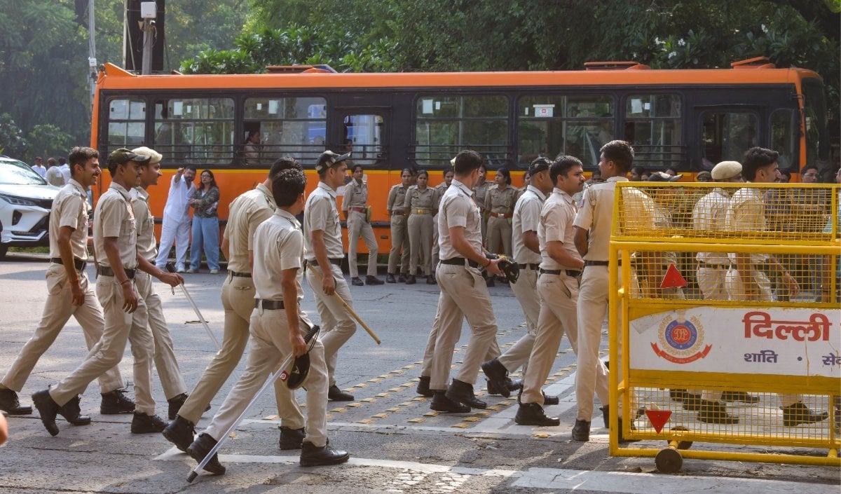 लंबे समय तक चलने वाले विरोध प्रदर्शनों की आशंका के बीच दिल्ली पुलिस ने 27,000 CAPF जवानों की तैनाती बढ़ाने की मांग की है; 2,800 जवानों की रिपोर्टिंग अभी बाकी है