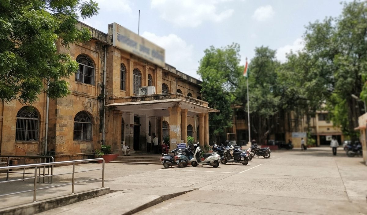 देवास में कथित जहरीली शराब से 10 मौतों की जांच को Ujjain संभागायुक्त ने बनाई पांच सदस्यीय टीम