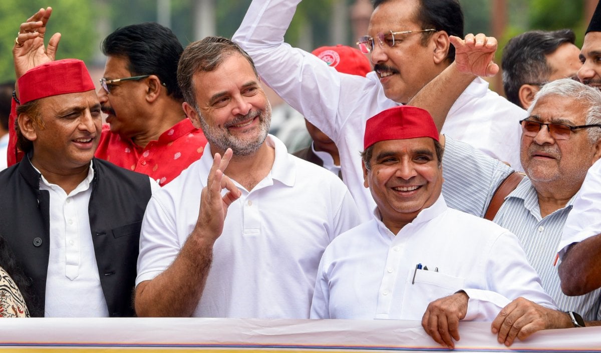 Seat Sharing पर Congress सीधे SP चीफ Akhilesh Yadav से करे बात, Dharmendra Yadav ने दी नसीहत
