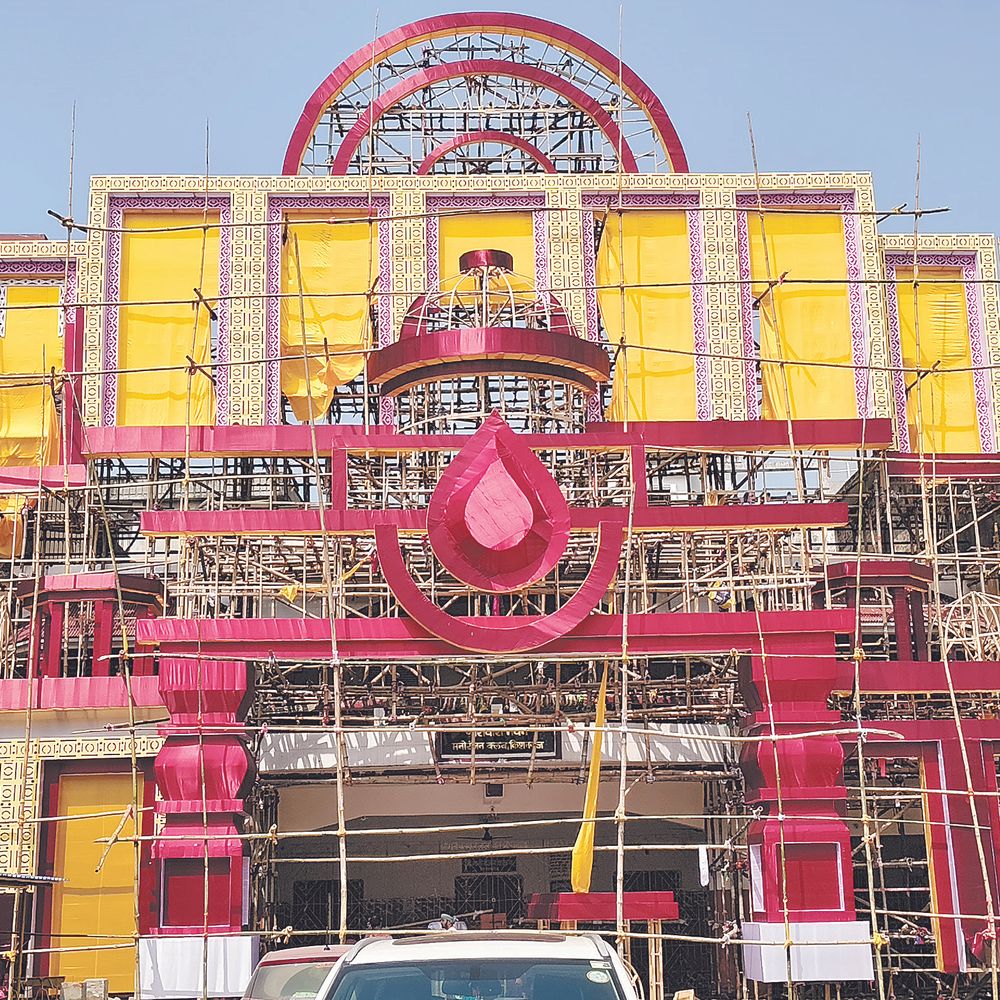 पूजा पंडाल में दो निकास द्वार और 5 मीटर चौड़ा गेट जरूरी