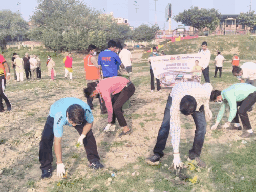 आगरा नगर निगम ने चलाया महासफाई अभियान:श्रमदान कर लोगों को दिया स्वच्छता का संदेश