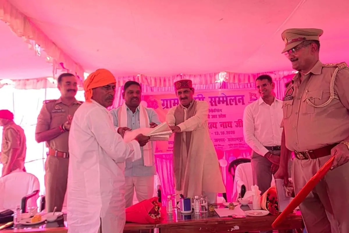 Balrampur News: योगी सरकार का बड़ा तोहफा, मानदेय में बढ़ोतरी के साथ ग्राम प्रहरियों को मिलेगा 5 लाख तक मुफ्त इलाज