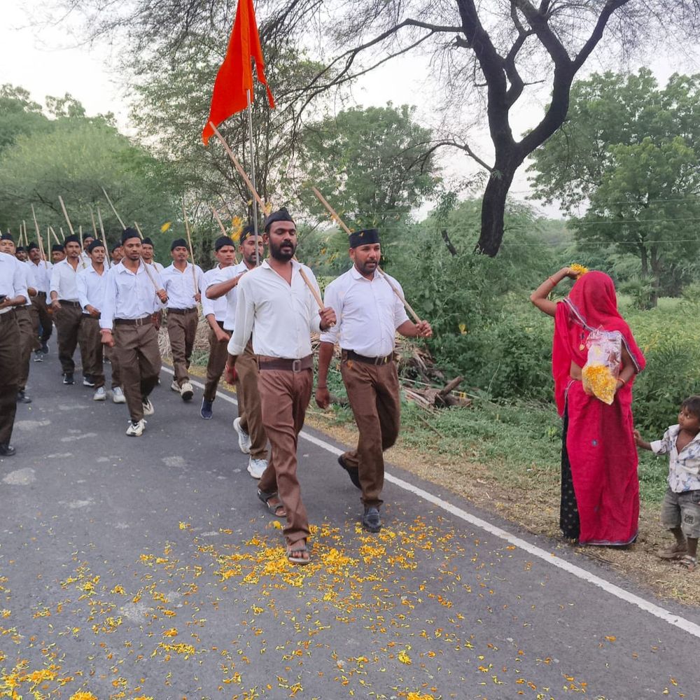 तिखोला में संघ का पथ संचलन निकला:राम मंदिर निर्माण-अनुच्छेद 370 पर चर्चा, संघ के योगदान पर रखे विचार
