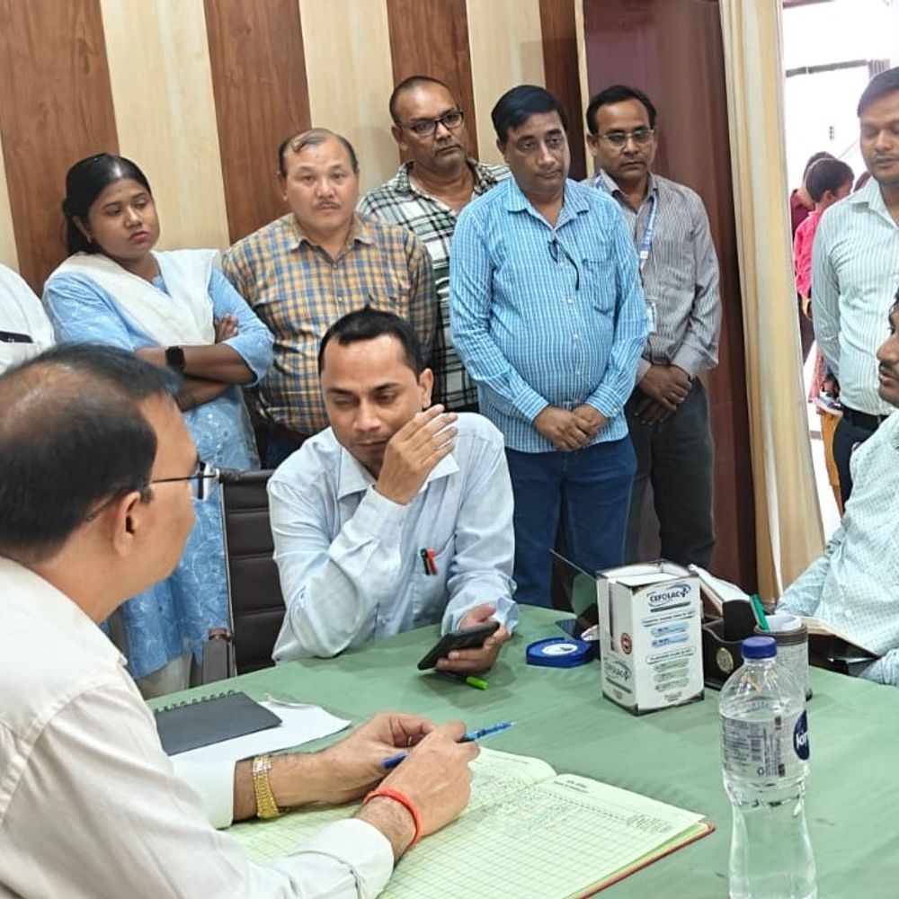 बलरामपुर में सीएचसी शिवपुरा के 11 कर्मचारी ड्यूटी से गायब:सीएमओ ने रोका वेतन, मरीजों को अस्पताल में ही जांच-दवा उपलब्ध कराने के निर्देश