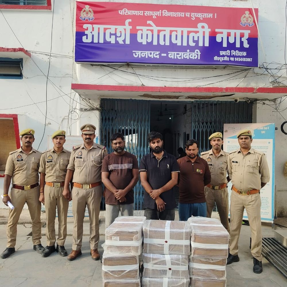 बाराबंकी में कोडीन सिरप तस्करी के आरोप में तीन गिरफ्तार:1,350 शीशियां, दो स्कूटी और 3 फोन जब्त; NDPS एक्ट में केस