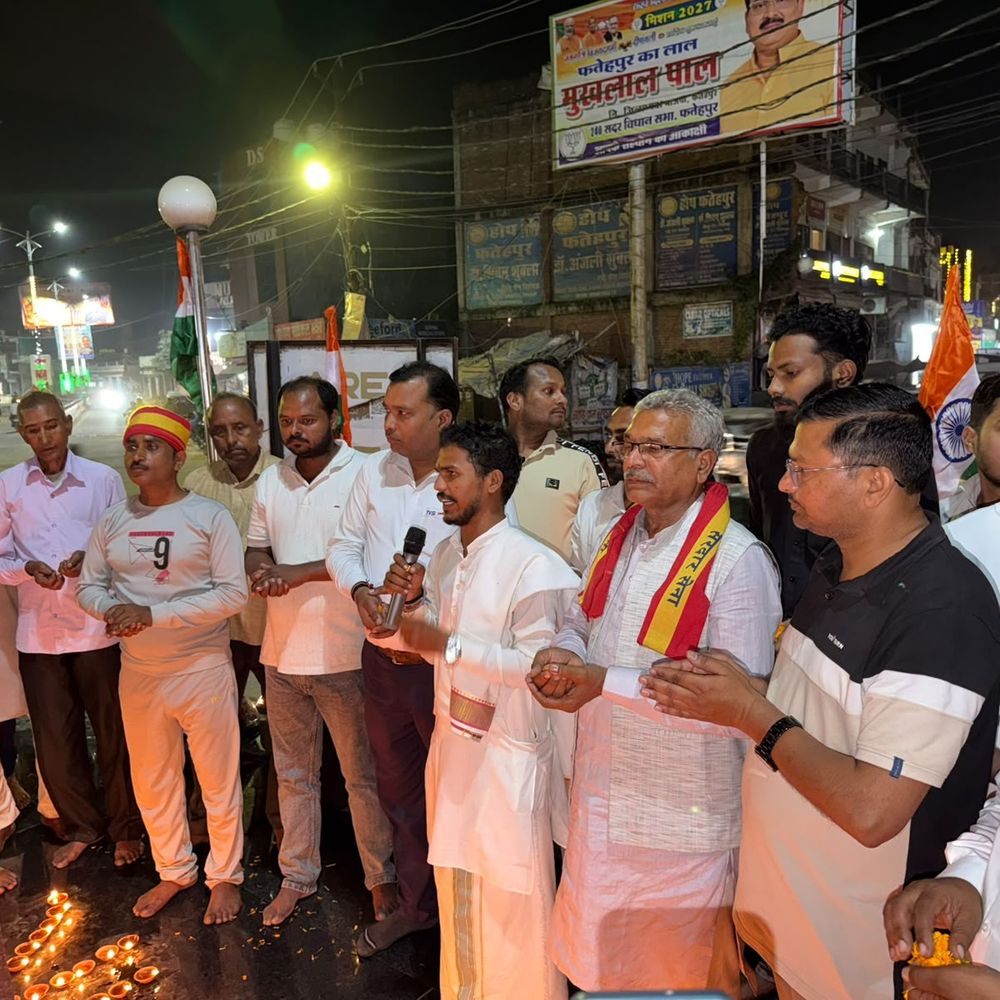 फतेहपुर में सरदार पटेल को दी श्रद्धांजलि:151 दीपों से लिखा जय सरदार, राष्ट्रीय एकता और अखंडता का संदेश दिया