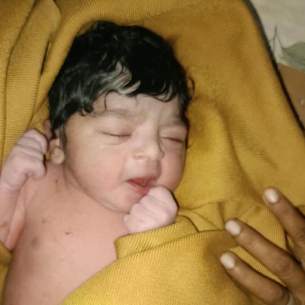 चलती बस में महिला ने दिया बच्चे को जन्म:ड्राइवर-कंडक्टर ने पहुंचाया नूंह अस्पताल, अलवर से लौट रही थी दंपती