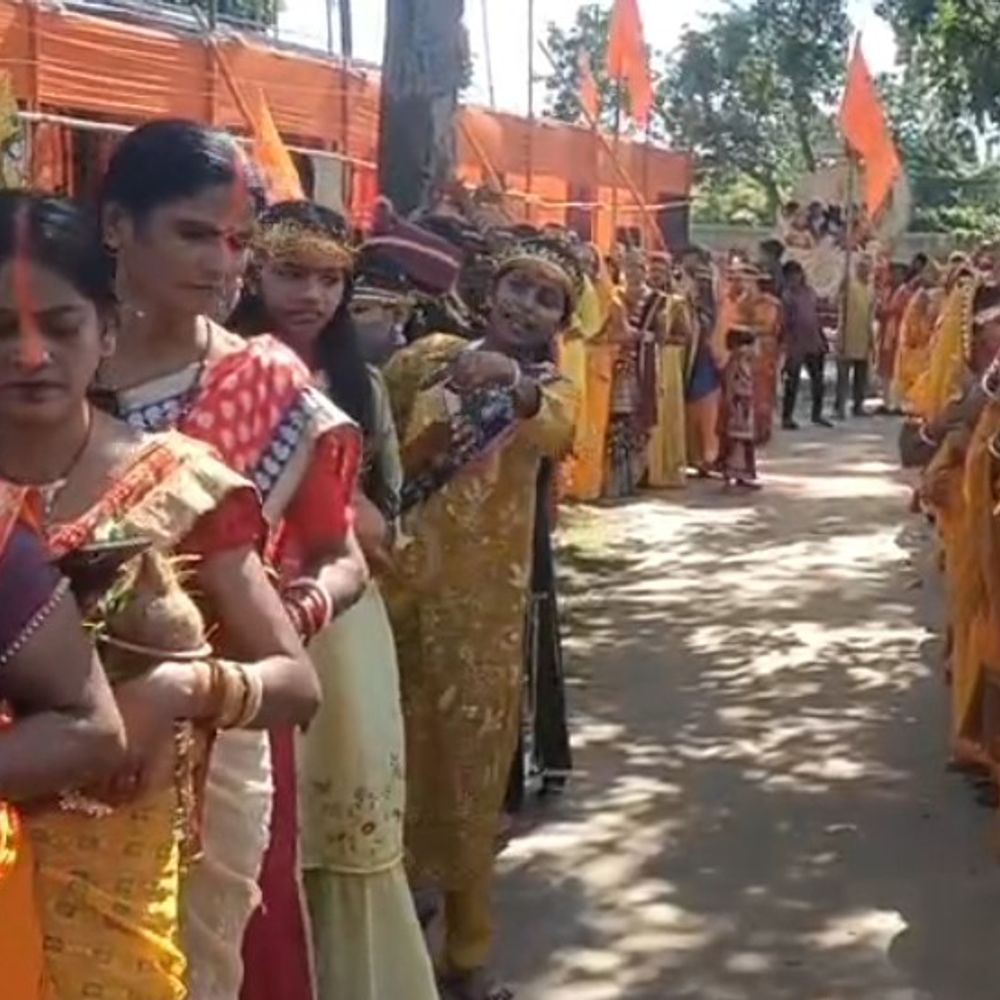 किशनगंज में 7 दिवसीय श्रीमद् भागवत कथा शुरू:डुमरिया भट्टा में वृंदावन की साध्वी सर्वेश्री जी करेंगी प्रवचन, निकली भव्य कलश यात्रा