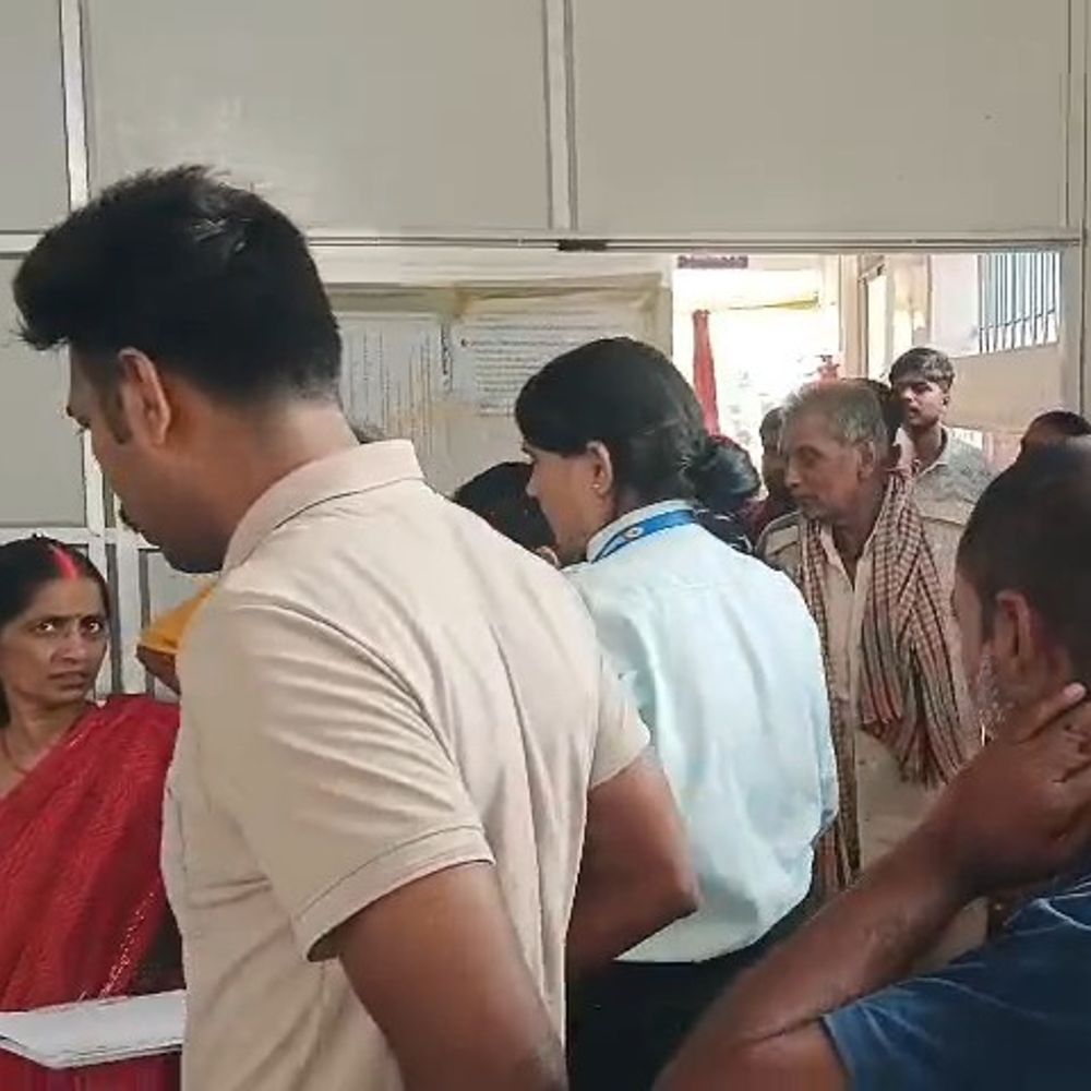 तालाब में डूबने से ढाई साल की बच्ची की मौत:कैमूर में दुर्गा पूजा की मूर्ति के पास खेल रही थी; परिजनों ने मुआवजे की मांग की