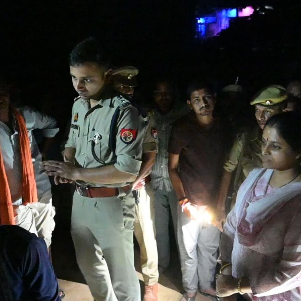 फतेहपुर में गंगा में डूबे दो लड़के:डीएम-एसपी ने पीड़ित परिवार को ढाढ़स दिया, एसडीआरएफ की तलाश जारी