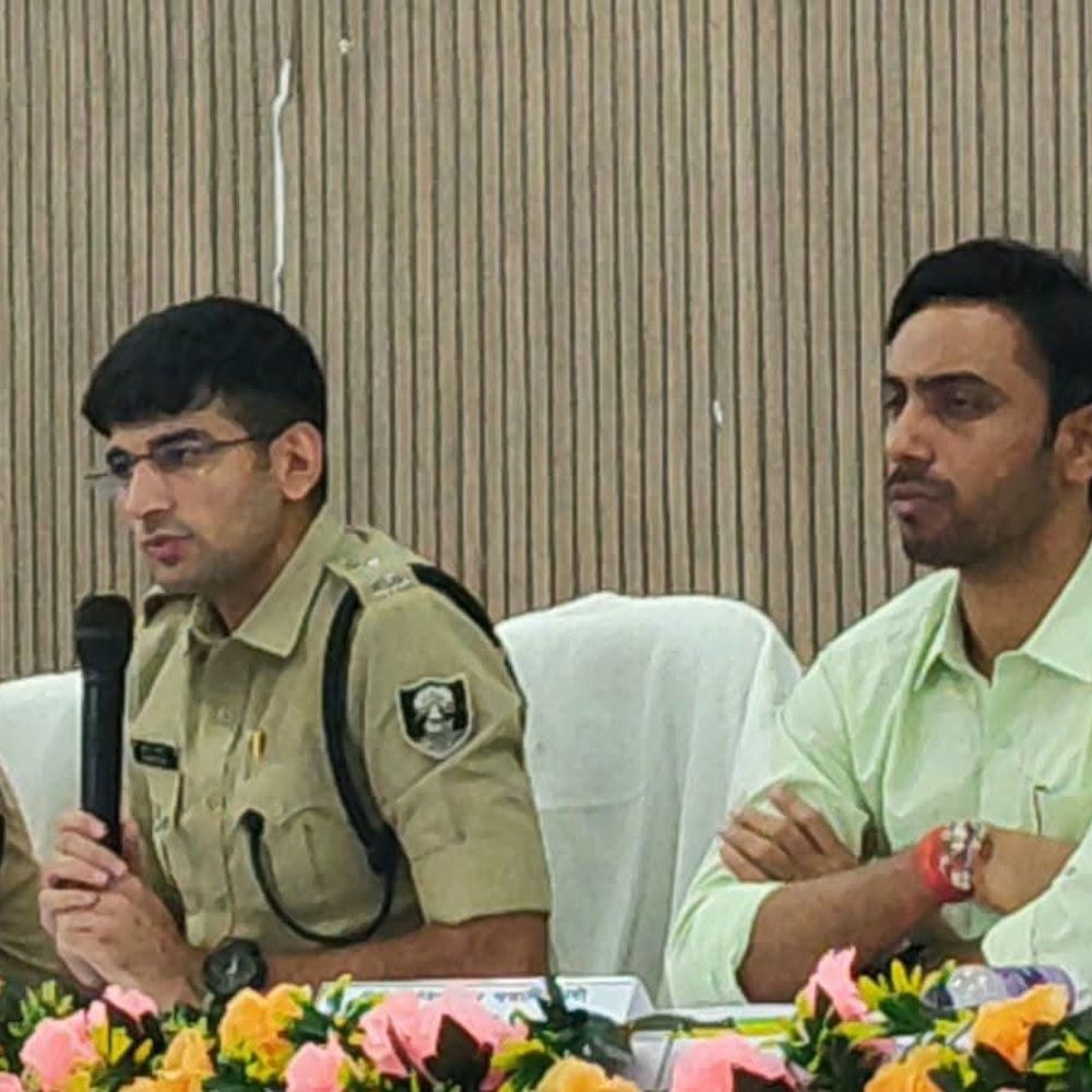 सारण शिक्षक चुनाव: सीवान के 19 केंद्रों पर वोटिंग आज:2,198 मतदाता डाल रहे वोट, 18 प्रत्याशियों के बीच मुकाबला; सुरक्षा में 400 जवान और अधिकारी तैनात
