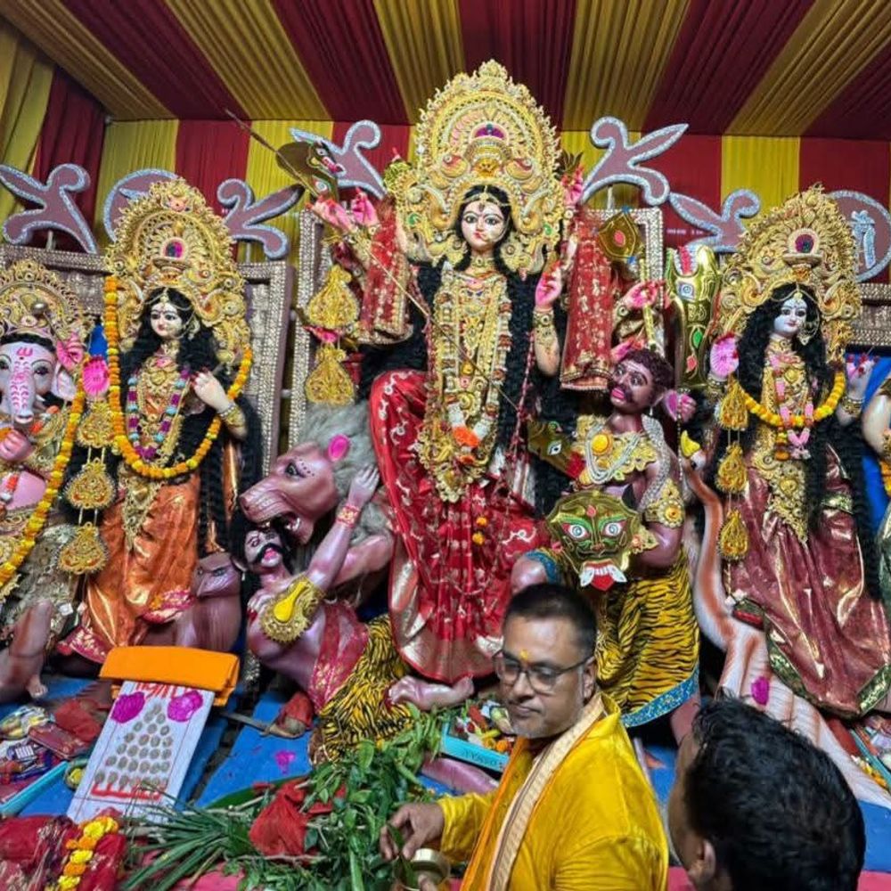 नवादा में महासप्तमी पर खुले मां दुर्गा के पट:सुख-समृद्धि की कामना के साथ वैदिक मंत्रों से पूजन, जयकारों से गूंजे पंडाल