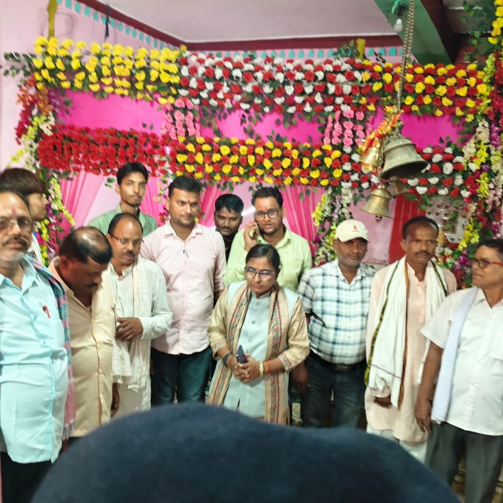 विधायक मीना कामत ने दुर्गा पूजा पंडालों का जायजा लिया:खजौली में महाराजपुर, बेहटा समेत कई जगहों पर श्रद्धालुओं से मुलाकात कर व्यवस्था देखी