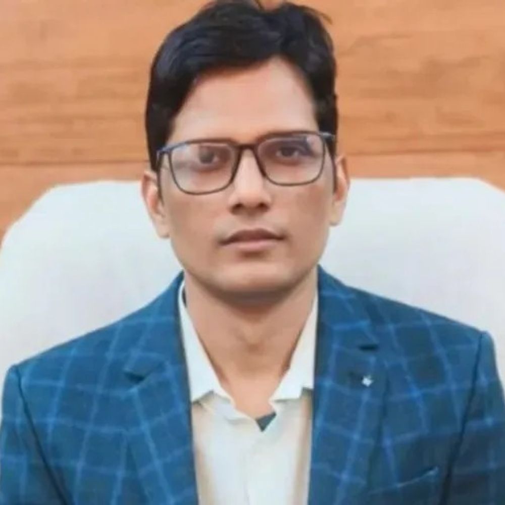 बलिया में 9343 छात्रों के अभिभावकों को 4.67 करोड़ रुपये:स्कूल ड्रेस, स्वेटर और किताबों के लिए डीबीटी से भेजे; 390 स्कूलों को भी 5 करोड़ की शुल्क प्रतिपूर्ति।
