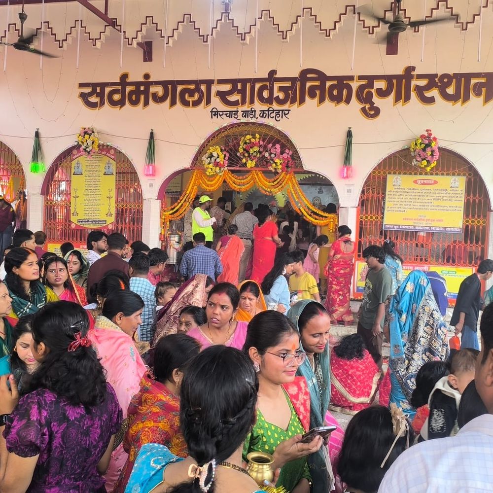 मिर्चाइबारी में महाष्टमी पर 10 हजार महिलाओं ने भरा खोइछा:3 क्विंटल दूध से बनेगी खीर, मंदिर में सुबह से लगी लंबी कतारें
