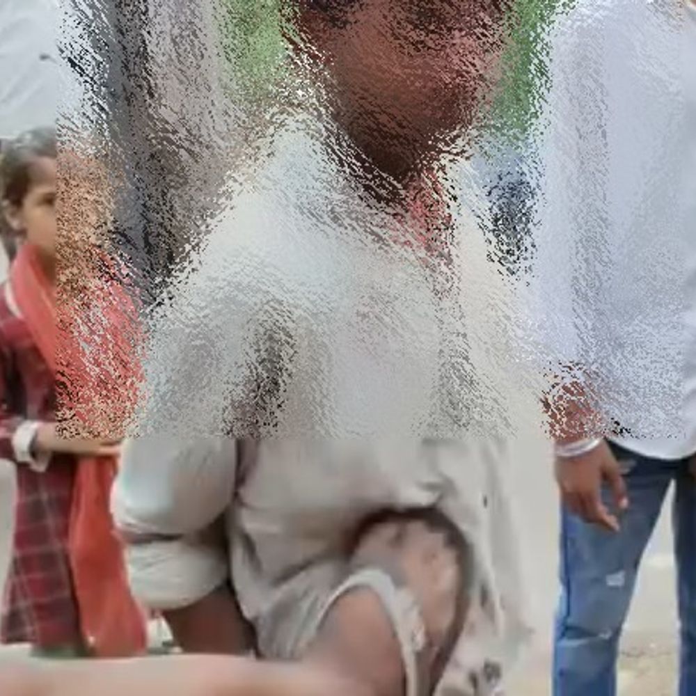 चोरी के शक में नाबालिग को खंभे से बांधकर-पीटा, VIDEO:नवादा-सीमेंट दुकान में घुसने का आरोप; चोरी का सामान नहीं मिला