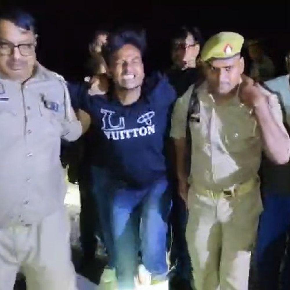 महिला से चेन लूट मामले में इटावा का आरोपी गिरफ्तार:मैनपुरी में सीसीटीवी से बदमाशों तक पहुंची पुलिस, मुठभेड़ में लगी गोली; चौकी प्रभारी भी घायल