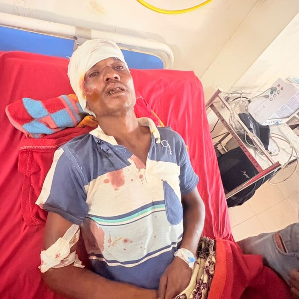 रात 10 बजे घर लौट रहे ग्रामीण पर झपटा भालू:तलाशने गए परिजन को रास्ते में घायल पड़ा मिला, जैतपुर के अमहा गांव की घटना