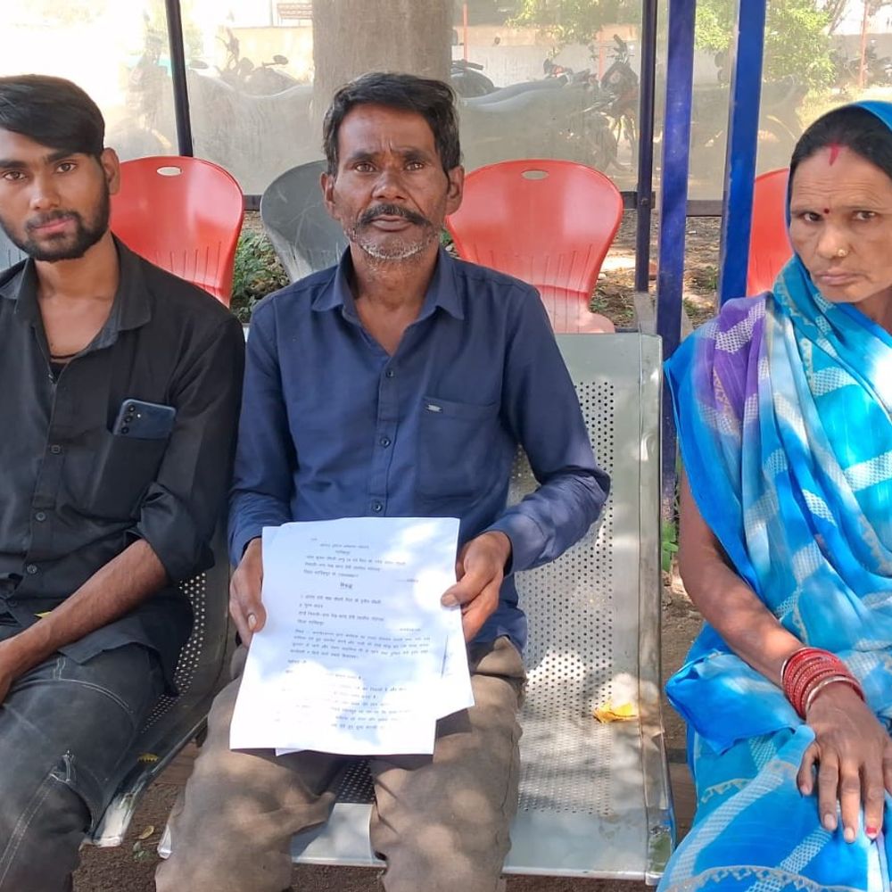 नरसिंहपुर में युवक से मारपीट और बाइक में तोड़फोड़:एक लाख लूट ले जाने का भी आरोप, एसपी से लगाई न्याय की गुहार