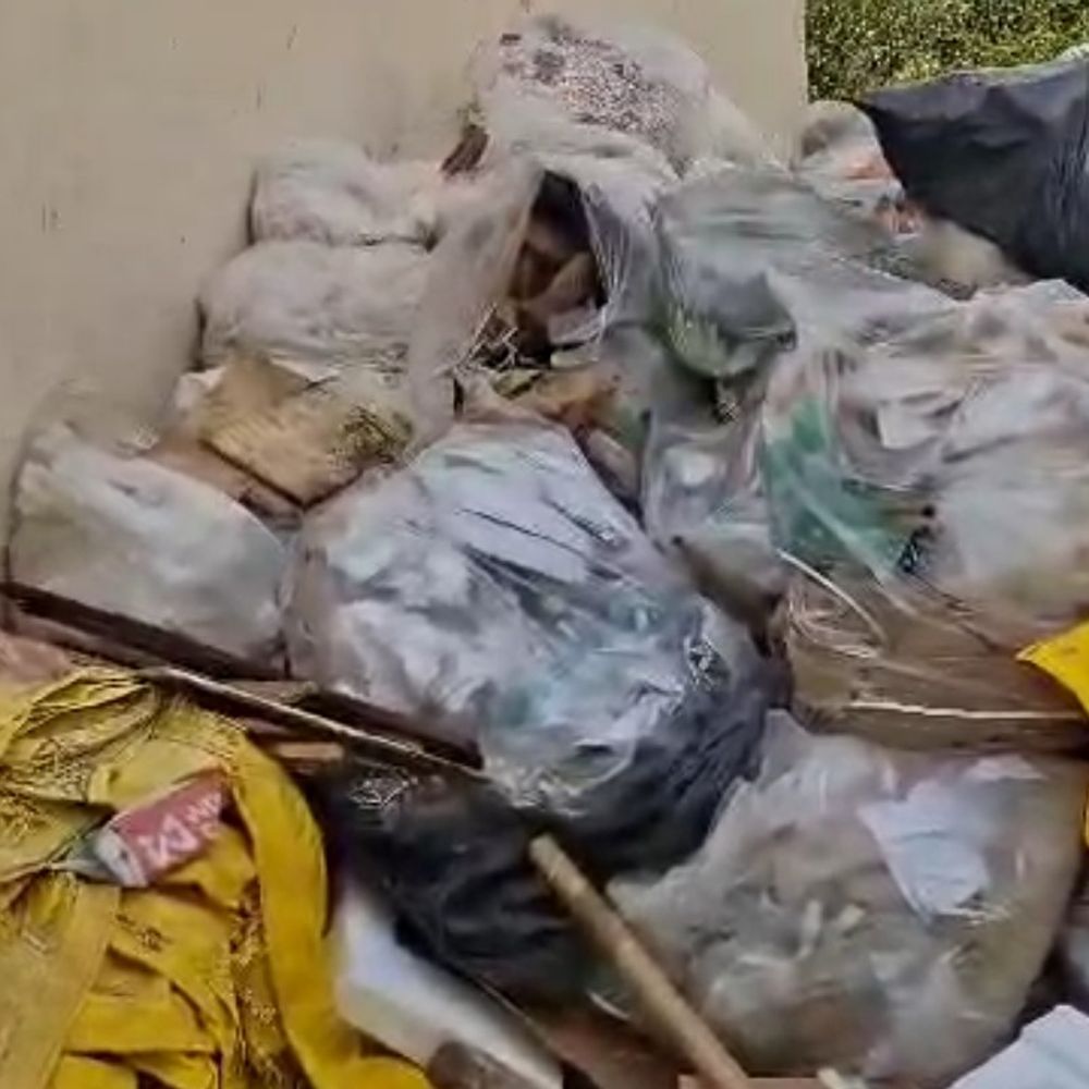 देवास में ज्वलनशील कचरे का अवैध गोदाम सील:बिना लाइसेंस चल रहा था; 3-4 टन कचरा मिला