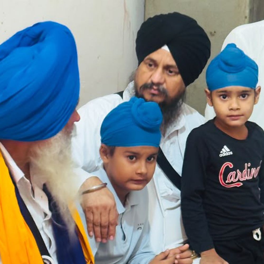 झोटा के परिवार से मिलने पहुंचे पूर्व जत्थेदार ज्ञानी हरप्रीत:बोले-ड्रग माफिया पर कार्रवाई से डर रही सरकार, नशे के खिलाफ पूरे पंजाब की लड़ाई