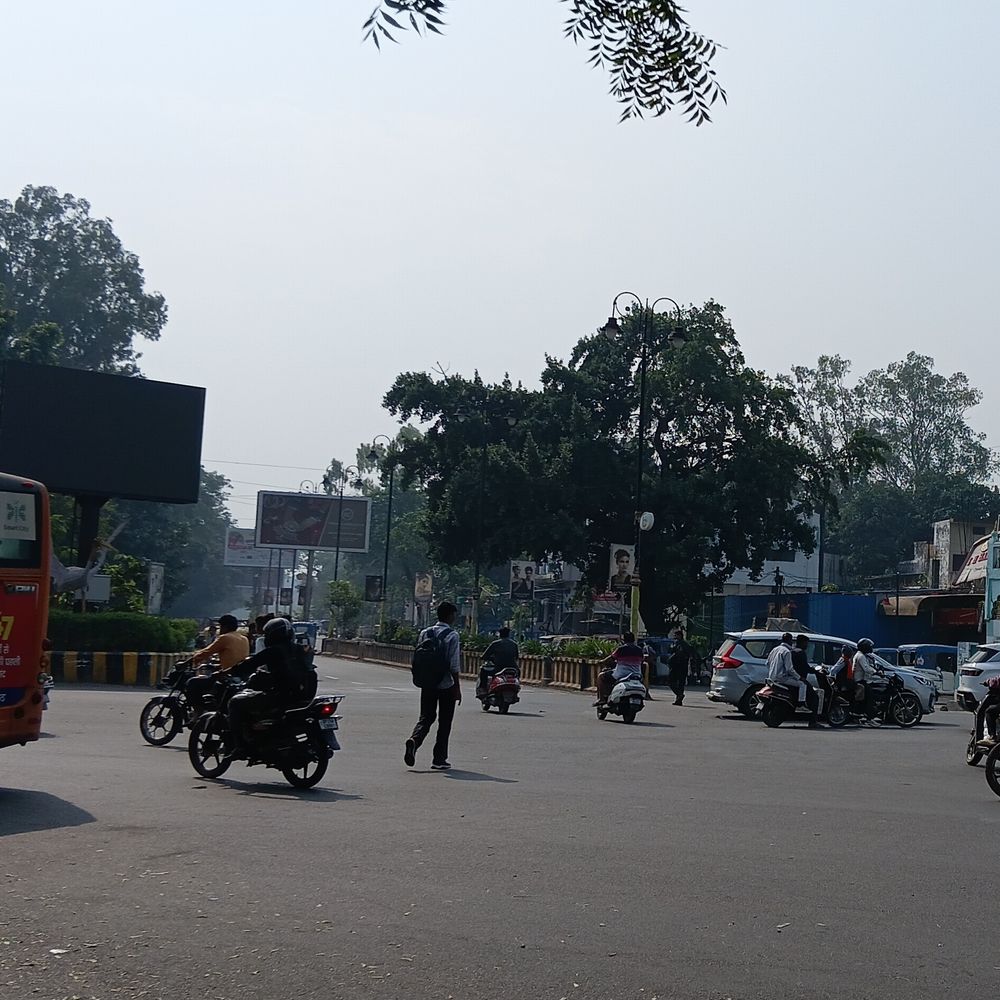 बरेली में टेम्प्रेचर 31°C:धूप निकली, रुक-रुककर बह रही, बारिश नहीं होगी