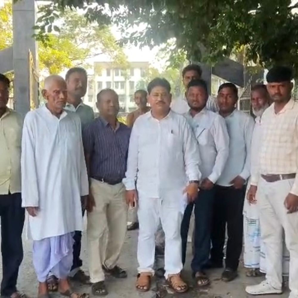 किशनगंज- ‘5 PDS डीलरों को सितंबर का अनाज नहीं मिला’:गेहूं-चावल की आपूर्ति में देरी से उपभोक्ताओं की बढ़ी परेशानी, समय-सीमा बढ़ाने की मांग