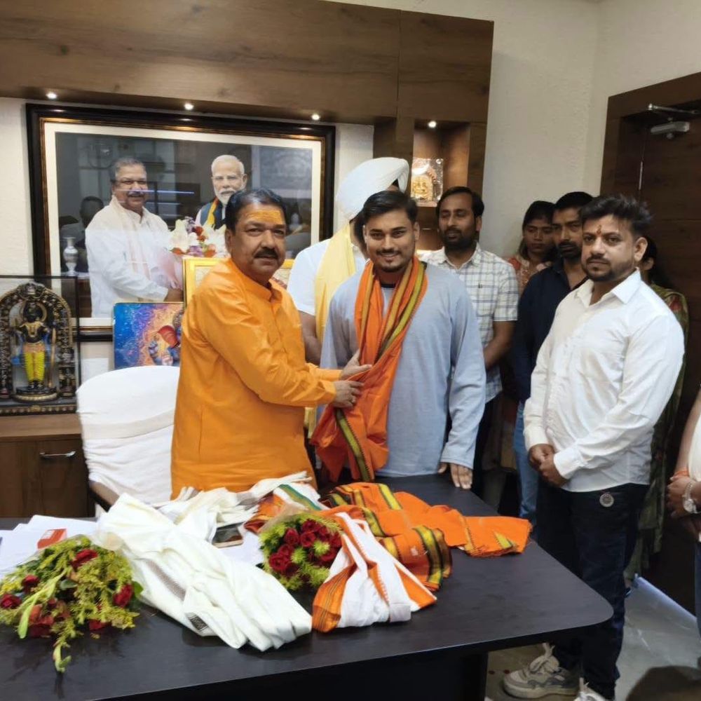 किशनगंज में BJYM से जुड़ रहे जेन जी युवा:मंत्री डॉ. दिलीप जायसवाल से मिले, राष्ट्र निर्माण में भागीदारी पर फोकस